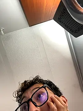 Snapshot of darkdesire_01 chatting on September 15, 2025, 1:28 am darkdesire 01 online show from September 15, 2025, 1:28 am