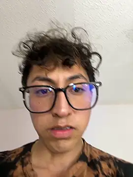 Snapshot of darkdesire_01 chatting on October 6, 2025, 2:24 am darkdesire 01 online show from October 6, 2025, 2:24 am