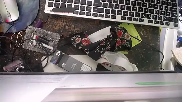 jazmin mature  online show from October 28, 2025, 12:59 pm