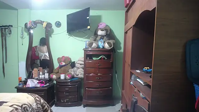 jazmin mature  online show from October 25, 2025, 2:28 pm