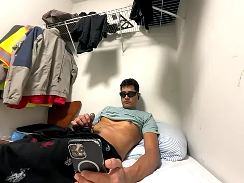 PerroDemonioHot online show from October 12, 2025, 2:46 am