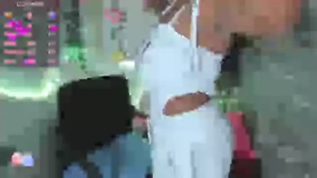 naty jhonsom  online show from December 4, 2025, 9:14 pm