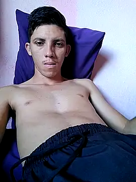 Snapshot of welitonzz28 chatting on April 24, 2026, 5:37 pm welitonzz28 online show from April 24, 2026, 5:37 pm