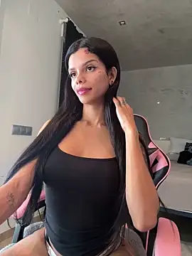 Rosariolovex online show from February 19, 2025, 4:00 pm