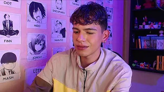 Snapshot of Mickey_Magic chatting on February 7, 2025, 9:26 pm Mickey Magic online show from February 7, 2025, 9:26 pm