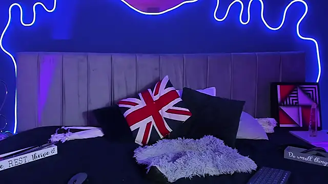 Snapshot of JeanneSabatier chatting on February 1, 2026, 8:12 am JeanneSabatier online show from February 1, 2026, 8:12 am