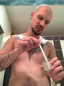 Snapshot of AssHunter4k chatting on October 29, 2025, 6:45 am AssHunter4k online show from October 29, 2025, 6:45 am