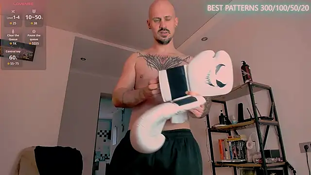 Snapshot of AssHunter4k chatting on December 15, 2025, 9:04 am AssHunter4k online show from December 15, 2025, 9:04 am