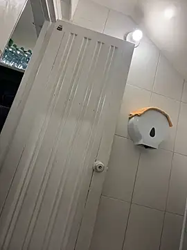 Miia Jazmin online show from December 2, 2025, 2:08 pm