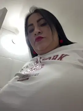 Snapshot of Miia_Jazmin chatting on May 5, 2026, 1:03 pm Miia Jazmin online show from May 5, 2026, 1:03 pm