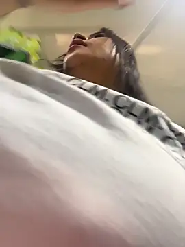 Miia Jazmin online show from December 22, 2025, 12:05 pm