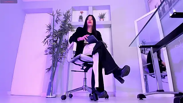 Snapshot of hannah_howeell__ chatting on February 27, 2025, 9:40 am hannah howeell online show from February 27, 2025, 9:40 am