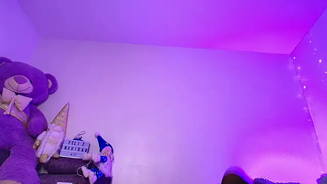 MiaFlamesxxx online show from December 18, 2025, 12:27 am