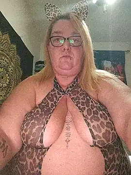 Snapshot of diosacurvy1984 chatting on November 9, 2025, 4:55 pm diosacurvy1984 online show from November 9, 2025, 4:55 pm