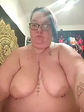 diosacurvy1984 online show from March 16, 2026, 10:01 pm