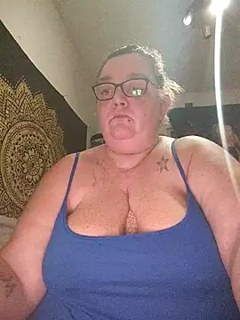 diosacurvy1984 online show from February 17, 2026, 10:40 pm