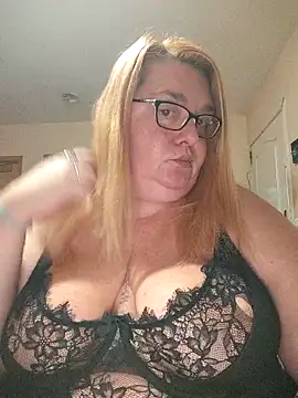 Snapshot of diosacurvy1984 chatting on October 28, 2025, 7:18 am diosacurvy1984 online show from October 28, 2025, 7:18 am