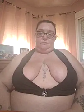 diosacurvy1984 online show from December 15, 2025, 10:43 am