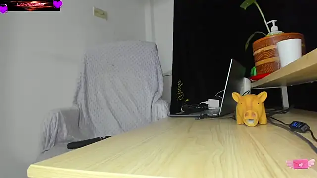 Snapshot of VioletParkker chatting on March 1, 2026, 2:11 am VioletParkker online show from March 1, 2026, 2:11 am