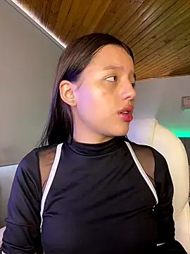 Snapshot of Sofia18_pinkk chatting on December 4, 2025, 8:41 pm Sofia18 pinkk online show from December 4, 2025, 8:41 pm