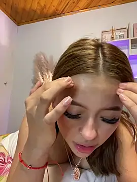 Snapshot of Sofia18_pinkk chatting on March 21, 2025, 3:33 am Sofia18 pinkk online show from March 21, 2025, 3:33 am