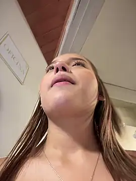 Snapshot of Sofia18_pinkk chatting on September 16, 2025, 9:38 pm Sofia18 pinkk online show from September 16, 2025, 9:38 pm