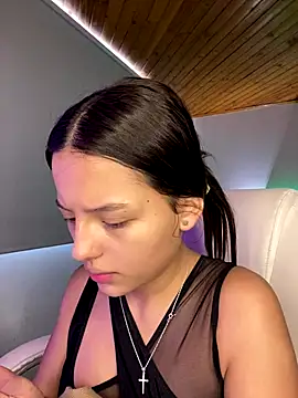 Snapshot of Sofia18_pinkk chatting on December 3, 2025, 6:29 pm Sofia18 pinkk online show from December 3, 2025, 6:29 pm