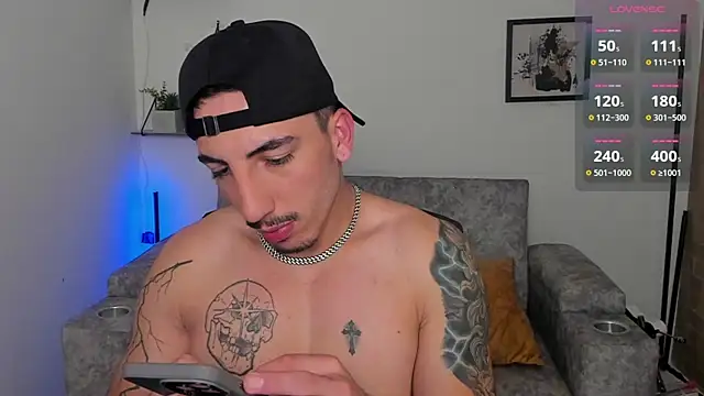 dylanspencer28 online show from October 30, 2025, 2:21 am