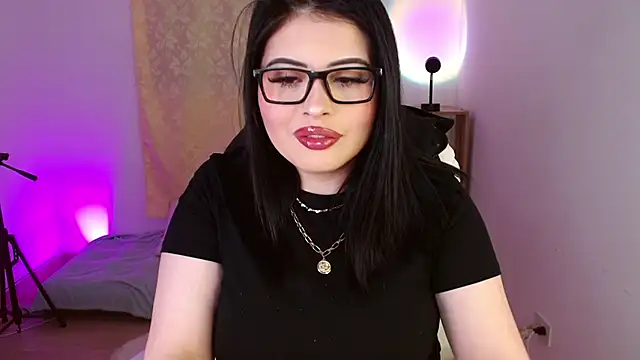 isabella1616 online show from September 19, 2025, 3:10 am