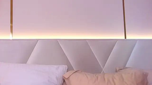 Snapshot of KiraBarlows chatting on March 7, 2025, 10:32 pm KiraBarlows online show from March 7, 2025, 10:32 pm