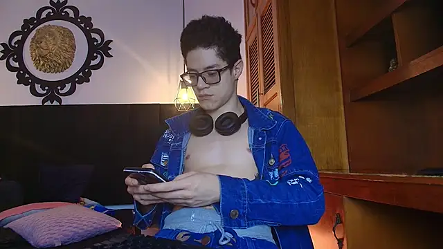 wolfandsky online show from March 24, 2026, 11:32 am