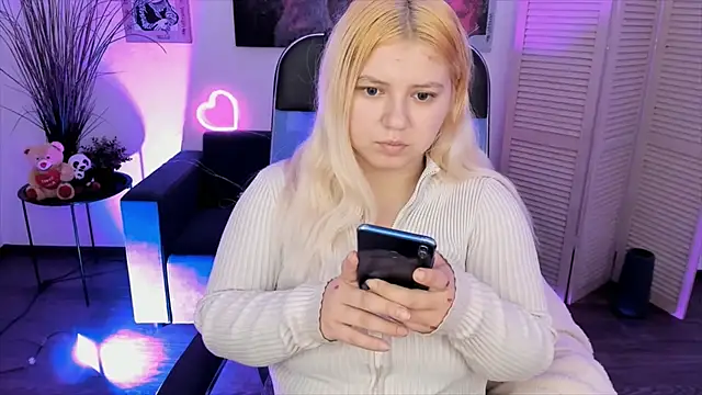 Snapshot of DiaAngell chatting on November 22, 2025, 9:46 pm DiaAngell online show from November 22, 2025, 9:46 pm