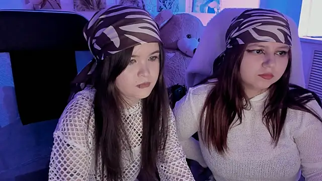 DiaAngell online show from April 17, 2026, 7:49 pm