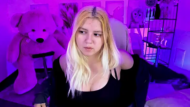 Snapshot of DiaAngell chatting on November 27, 2025, 10:32 pm DiaAngell online show from November 27, 2025, 10:32 pm