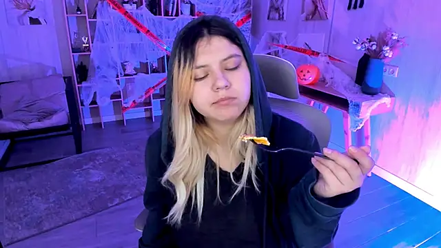 Snapshot of DiaAngell chatting on November 2, 2025, 10:59 pm DiaAngell online show from November 2, 2025, 10:59 pm