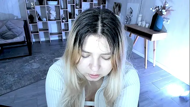 Snapshot of DiaAngell chatting on November 7, 2025, 6:12 pm DiaAngell online show from November 7, 2025, 6:12 pm