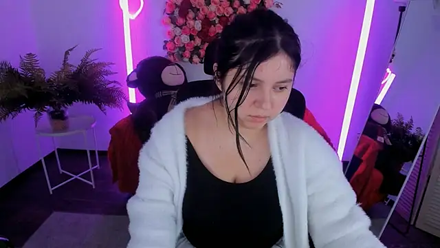 Snapshot of DiaAngell chatting on June 10, 2026, 5:03 pm DiaAngell online show from June 10, 2026, 5:03 pm