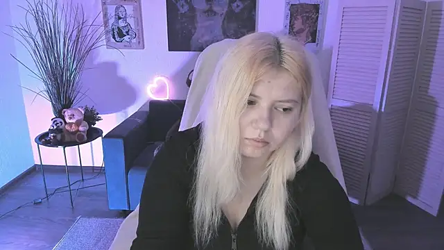 Snapshot of DiaAngell chatting on November 29, 2025, 8:42 pm DiaAngell online show from November 29, 2025, 8:42 pm