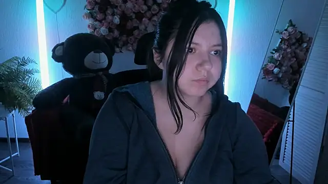 Snapshot of DiaAngell chatting on June 3, 2026, 8:35 pm DiaAngell online show from June 3, 2026, 8:35 pm