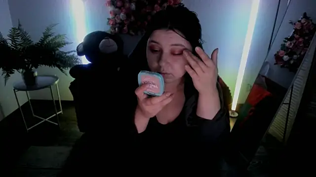 Snapshot of DiaAngell chatting on June 5, 2026, 10:37 pm DiaAngell online show from June 5, 2026, 10:37 pm