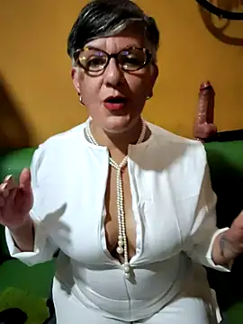 ilonna2025 online show from March 26, 2026, 10:51 pm