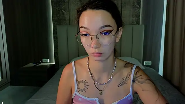 SusannJohnson online show from March 19, 2026, 12:43 am