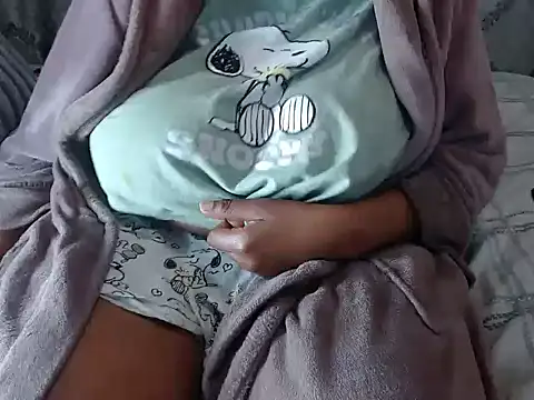 Snapshot of BUBBLYBUNNYxx chatting on October 19, 2025, 6:21 pm BUBBLYBUNNYxx online show from October 19, 2025, 6:21 pm