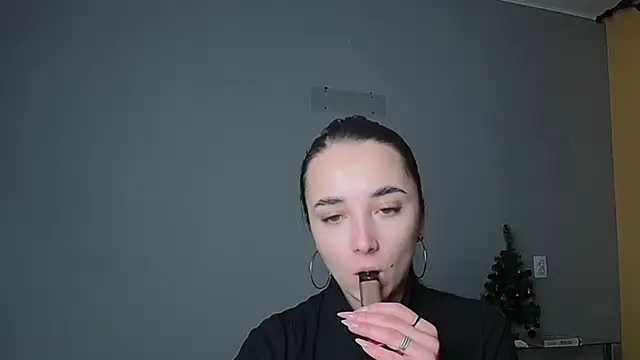 Snapshot of Eva_Gloryy chatting on January 13, 2026, 4:00 pm Eva Gloryy online show from January 13, 2026, 4:00 pm