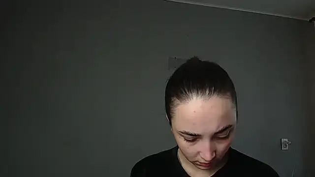 Eva Gloryy online show from April 17, 2026, 6:49 am