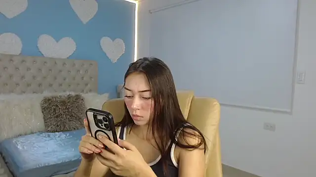 Rossie Belucci online show from March 19, 2025, 1:51 pm