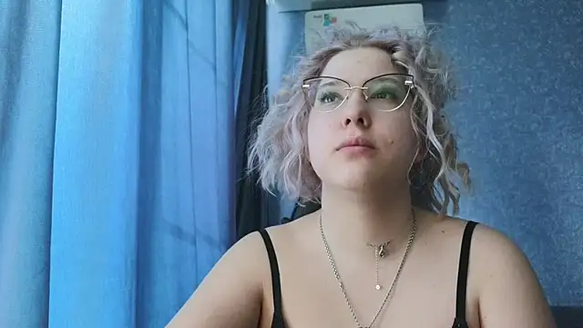 HotBrandyX online show from April 11, 2026, 4:20 am