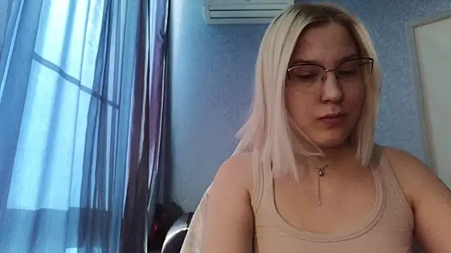 HotBrandyX online show from October 25, 2025, 4:00 am