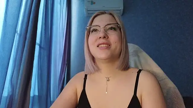 HotBrandyX online show from November 1, 2025, 4:19 am