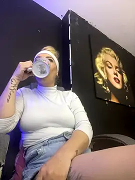 Snapshot of viktoria_davis_ chatting on October 22, 2025, 12:32 am viktoria davis online show from October 22, 2025, 12:32 am